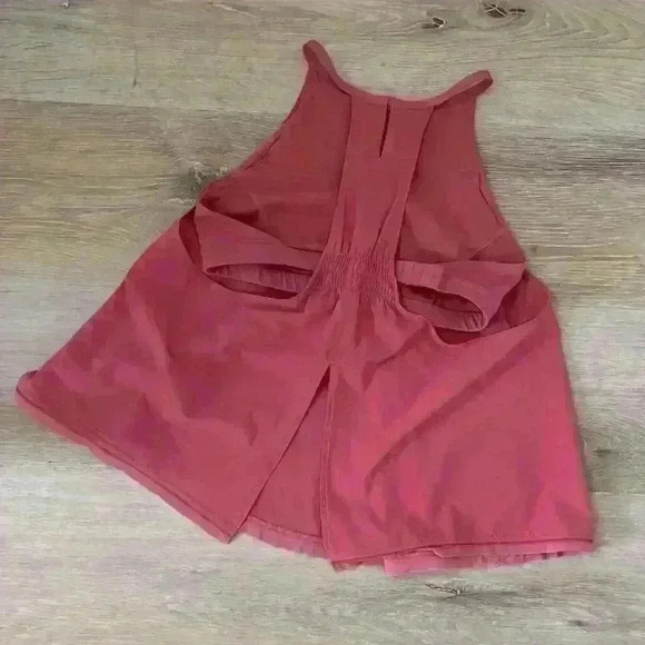 Lululemon tank With built in bra adjustable band - Picture 4 of 4